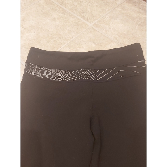 Lululemon groove crop size 4 - Picture 3 of 4